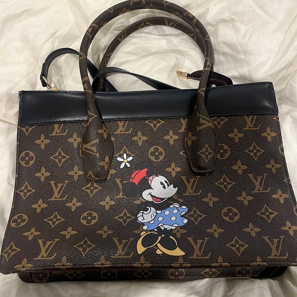 Minnie Mouse tote bag. This is not an authentic Louis Vuitton bag.